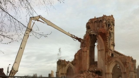 Les églises n'ont pas besoin des islamistes pour être détruites : en France, le gouvernement d'occupation s'en charge très bien. Ici l'église Saint-Jacques d'Abbeville.