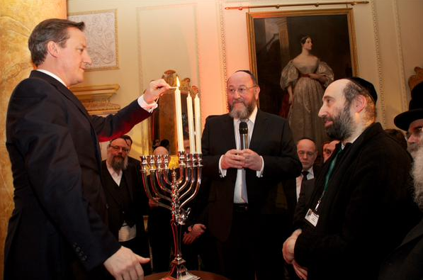 L'intégration, pour le Juif Davic Cameron, consiste pour les occupants a imposé leur culte à tous