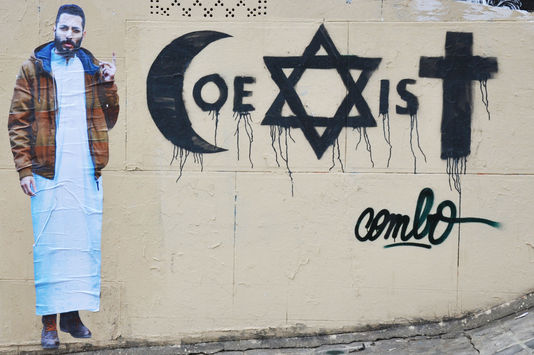 COMBO-COEXIST-agression-islamisation