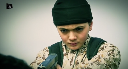 L'enfant montré tuant Muhammad Said Ismail dans une vidéo de l'état islamique