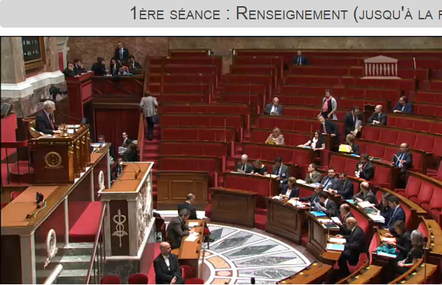 Plus de ministres que de députés au début du discours de Manuel Valls